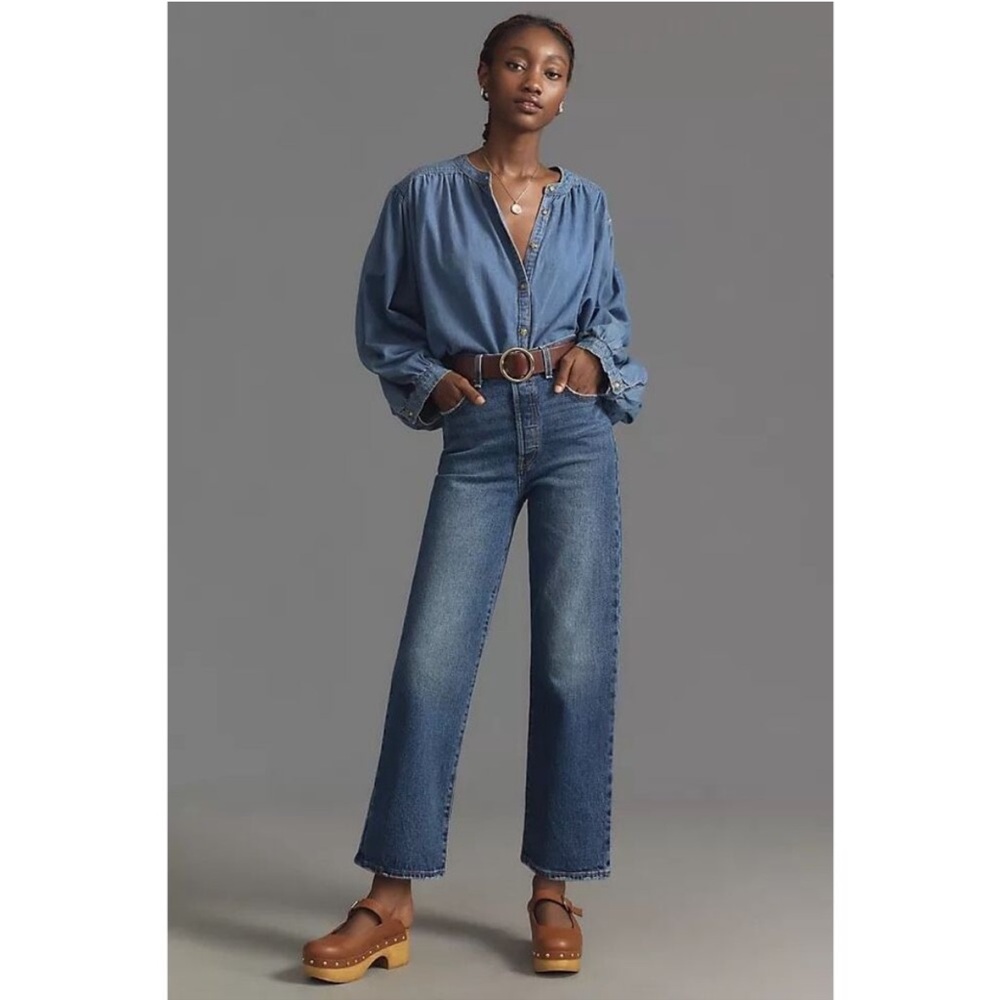 Levi’s Ribcage Straight Leg Relaxed Button Fly Jean Medium Wash Size 28 L 32